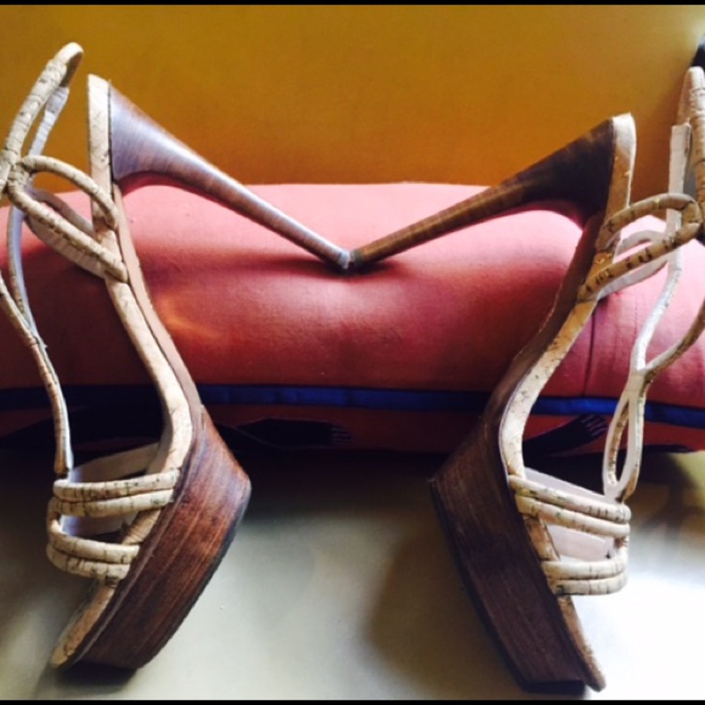 Elie Tahari Pumps